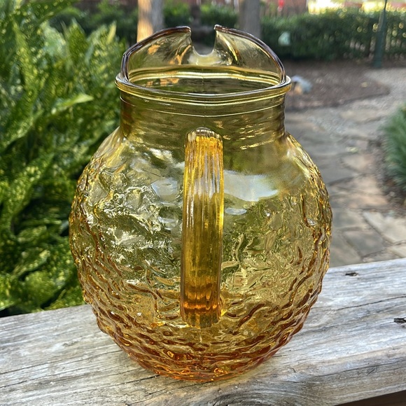 Anchor Hocking Amber Colored Milano Lido Crinkle 96 ounce Tea Pitcher - Picture 2 of 5